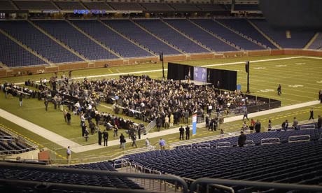Romney's empty stadium